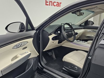 صورة 10 لـ 2022 Genesis GV70