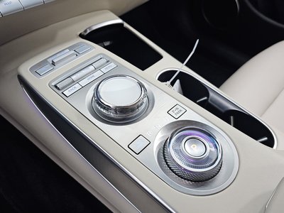 صورة 9 لـ 2022 Genesis GV70
