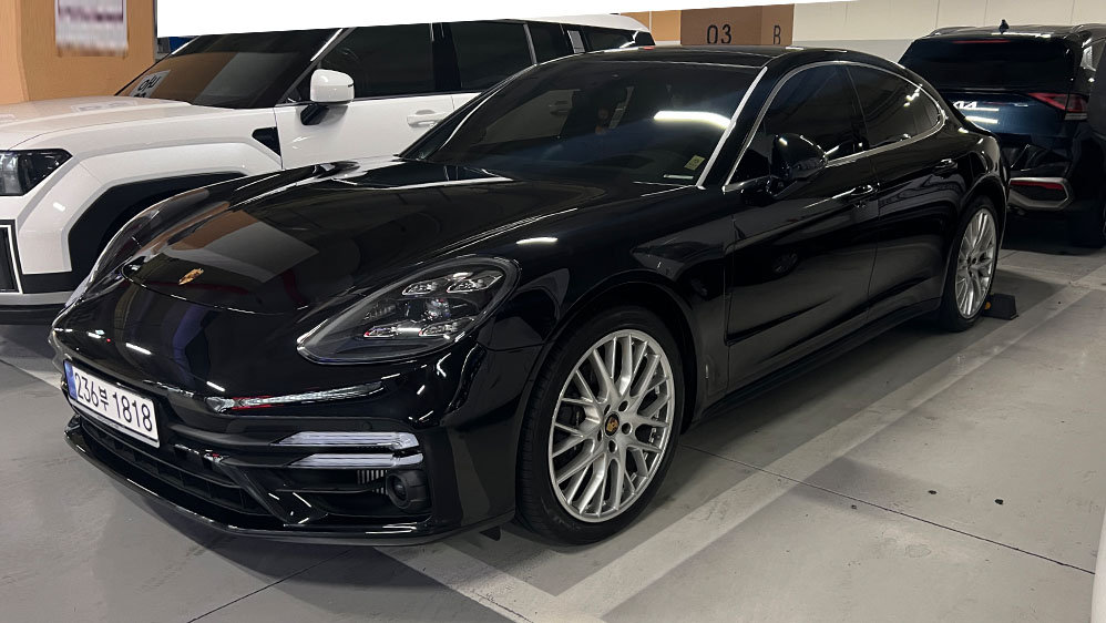 PORSCHE PANAMERA - View 1