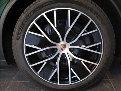 صورة 10 لـ 2025 Porsche MACAN