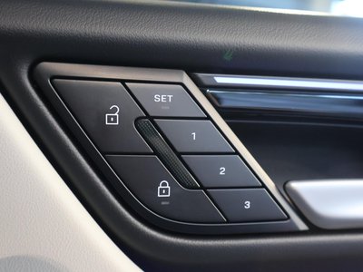 2025 Porsche MACAN 缩略图 22
