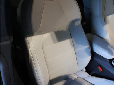 2025 Porsche MACAN 缩略图 17