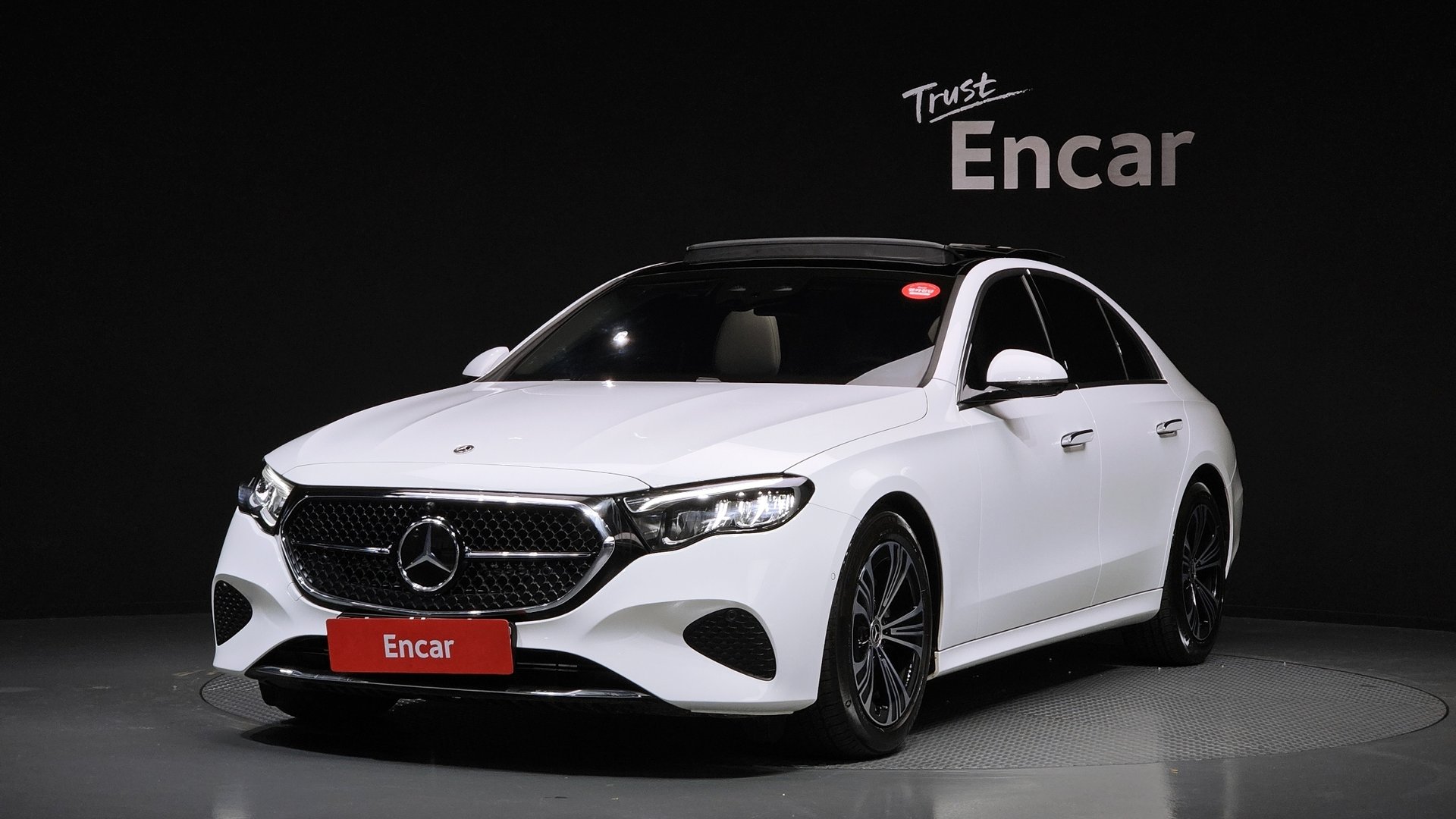 MERCEDES-BENZ E-CLASS - View 1