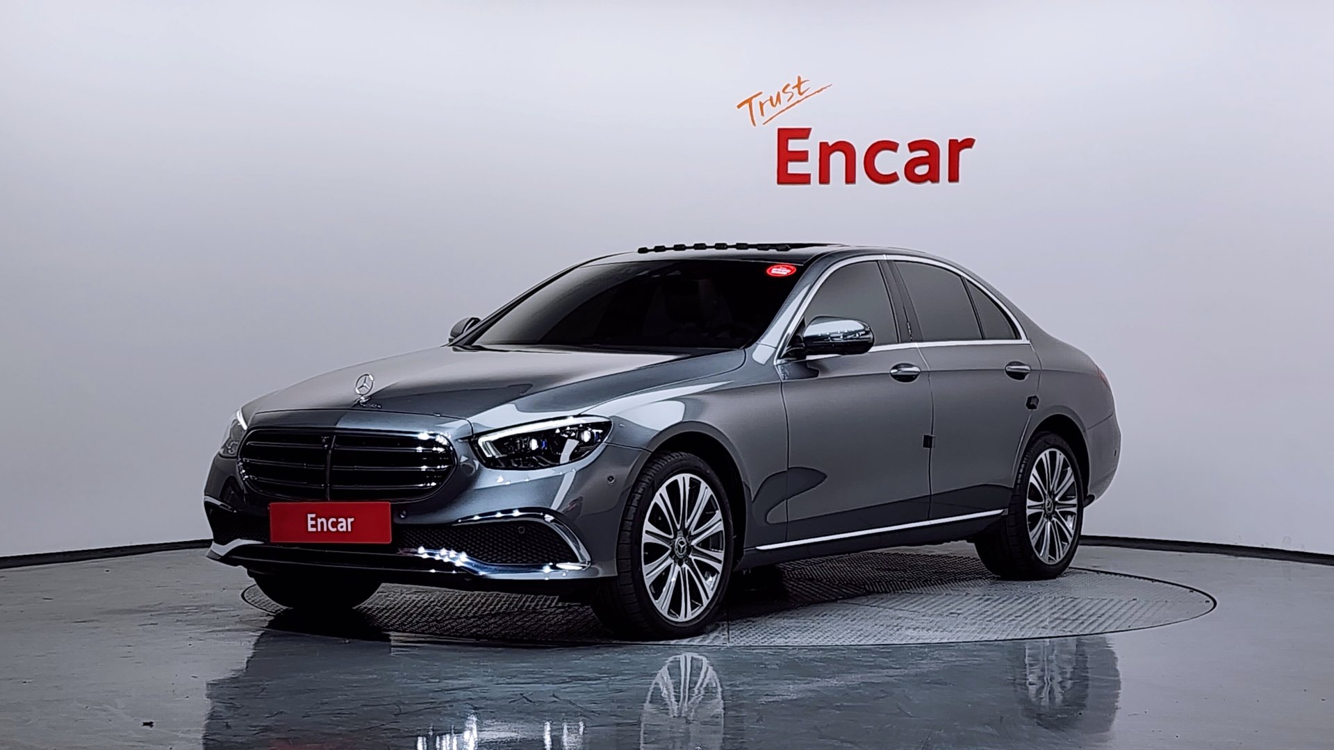 MERCEDES-BENZ E-CLASS - View 1