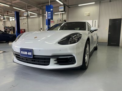 PORSCHE PANAMERA - 4