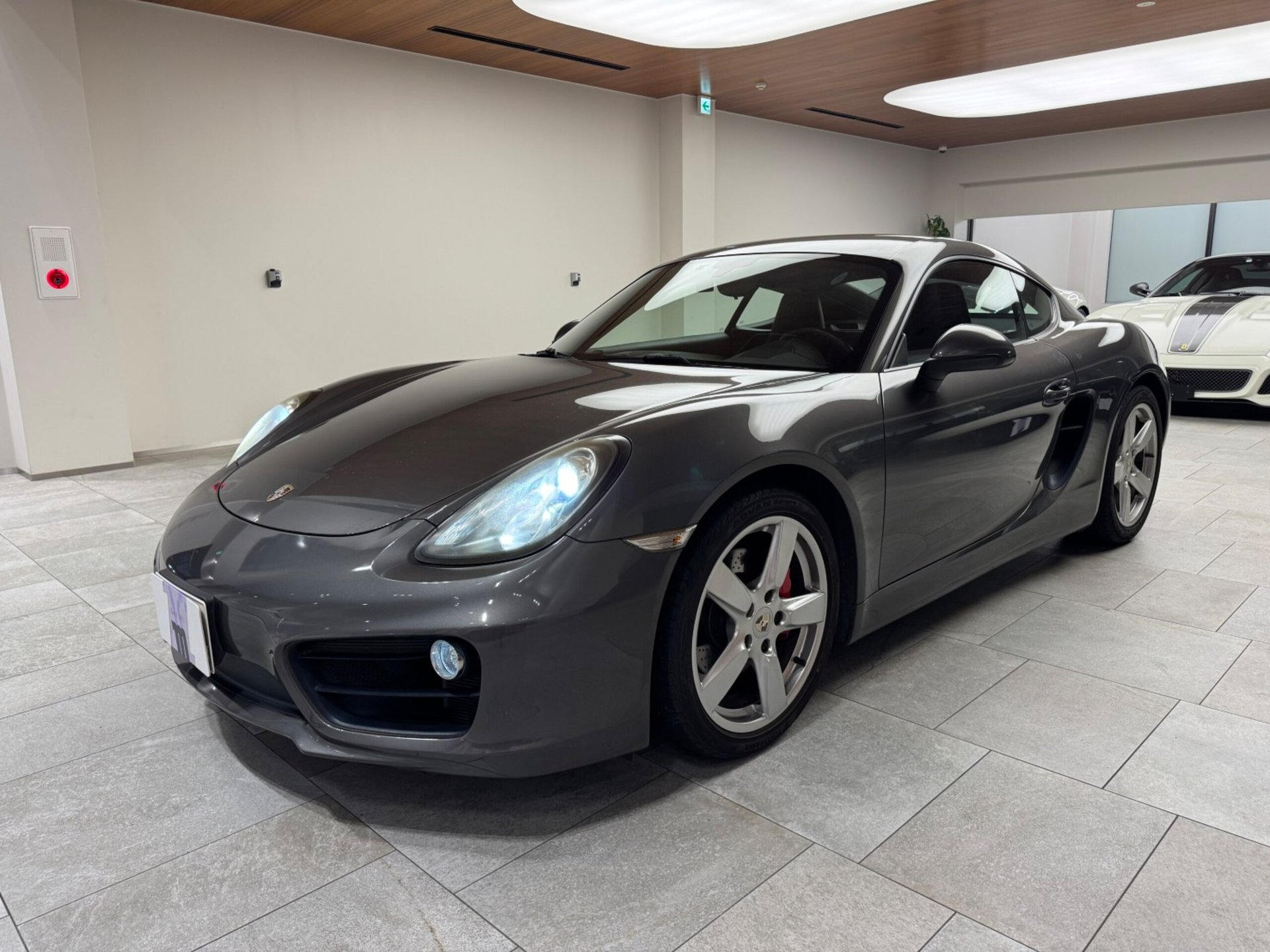 PORSCHE CAYMAN - View 1