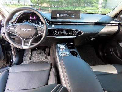 2022 Genesis ELECTRIFIED GV70 photo 2
