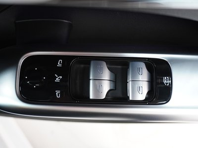 2025 Mercedes-BENZ C-CLASS — миниатюра 27
