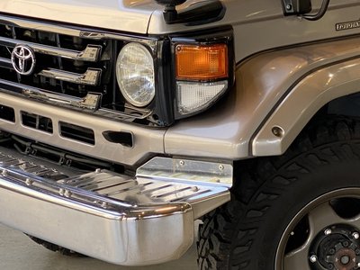 TOYOTA LAND CRUISER 70 - 7