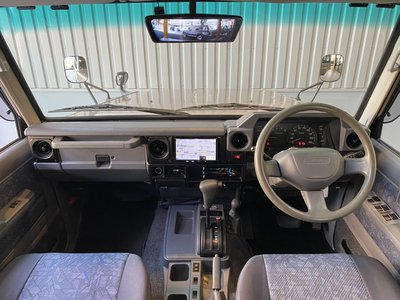 TOYOTA LAND CRUISER 70 - 2