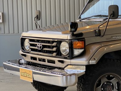 TOYOTA LAND CRUISER 70 - 4