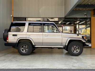 TOYOTA LAND CRUISER 70 - 10