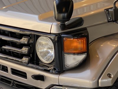 TOYOTA LAND CRUISER 70 - 5
