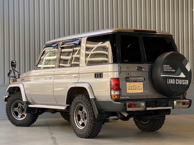 TOYOTA LAND CRUISER 70 - 3