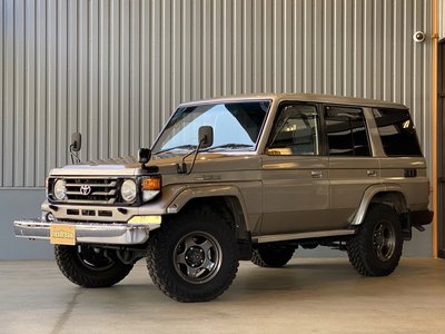 TOYOTA LAND CRUISER 70 - 1