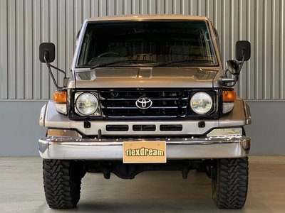TOYOTA LAND CRUISER 70 - 9