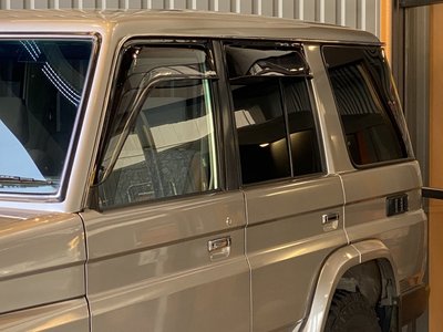 TOYOTA LAND CRUISER 70 - 8