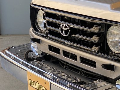 TOYOTA LAND CRUISER 70 - 6