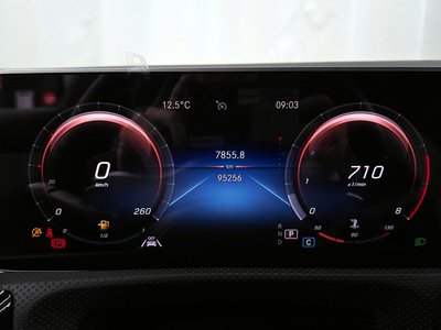 MERCEDES-BENZ CLA - 8