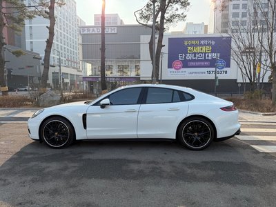 PORSCHE PANAMERA - 4