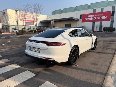 PORSCHE PANAMERA - 8