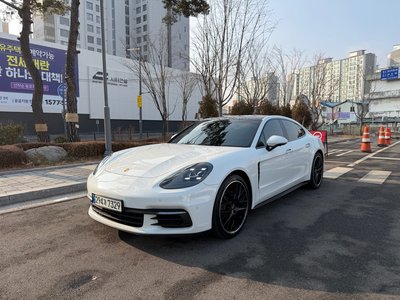 PORSCHE PANAMERA - 1