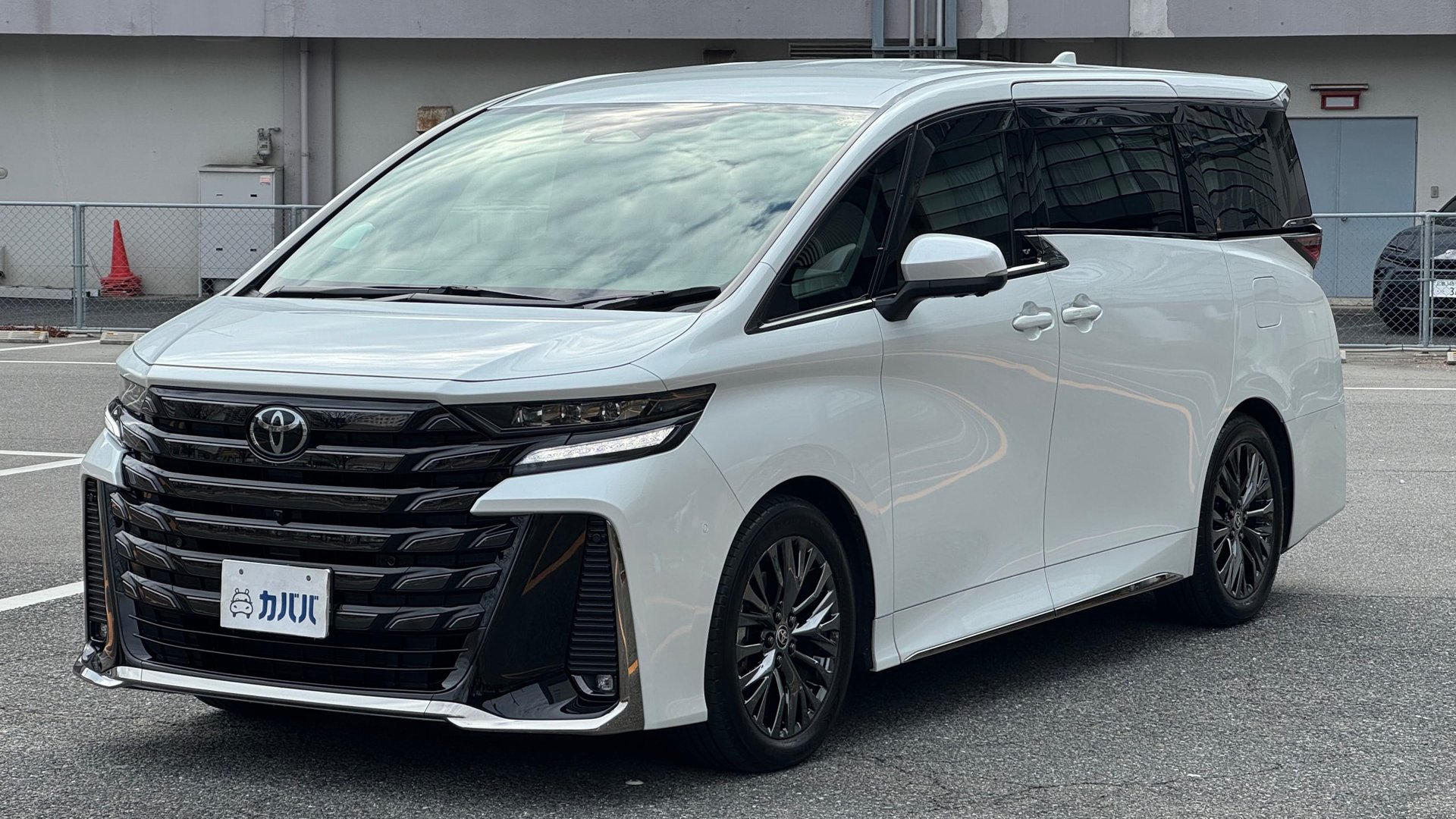 TOYOTA VELLFIRE HYBRID Z PREMIER - View 1