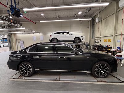 BMW 7 SERIES - 2
