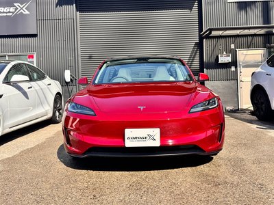 TESLA MODEL 3 - 10