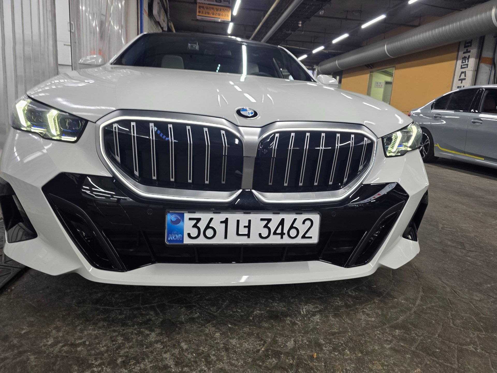 BMW 5 SERIES - View 1