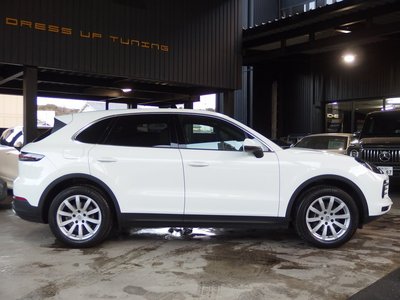 PORSCHE CAYENNE - 8