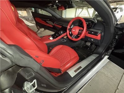 ASTON MARTIN DB12 - 3