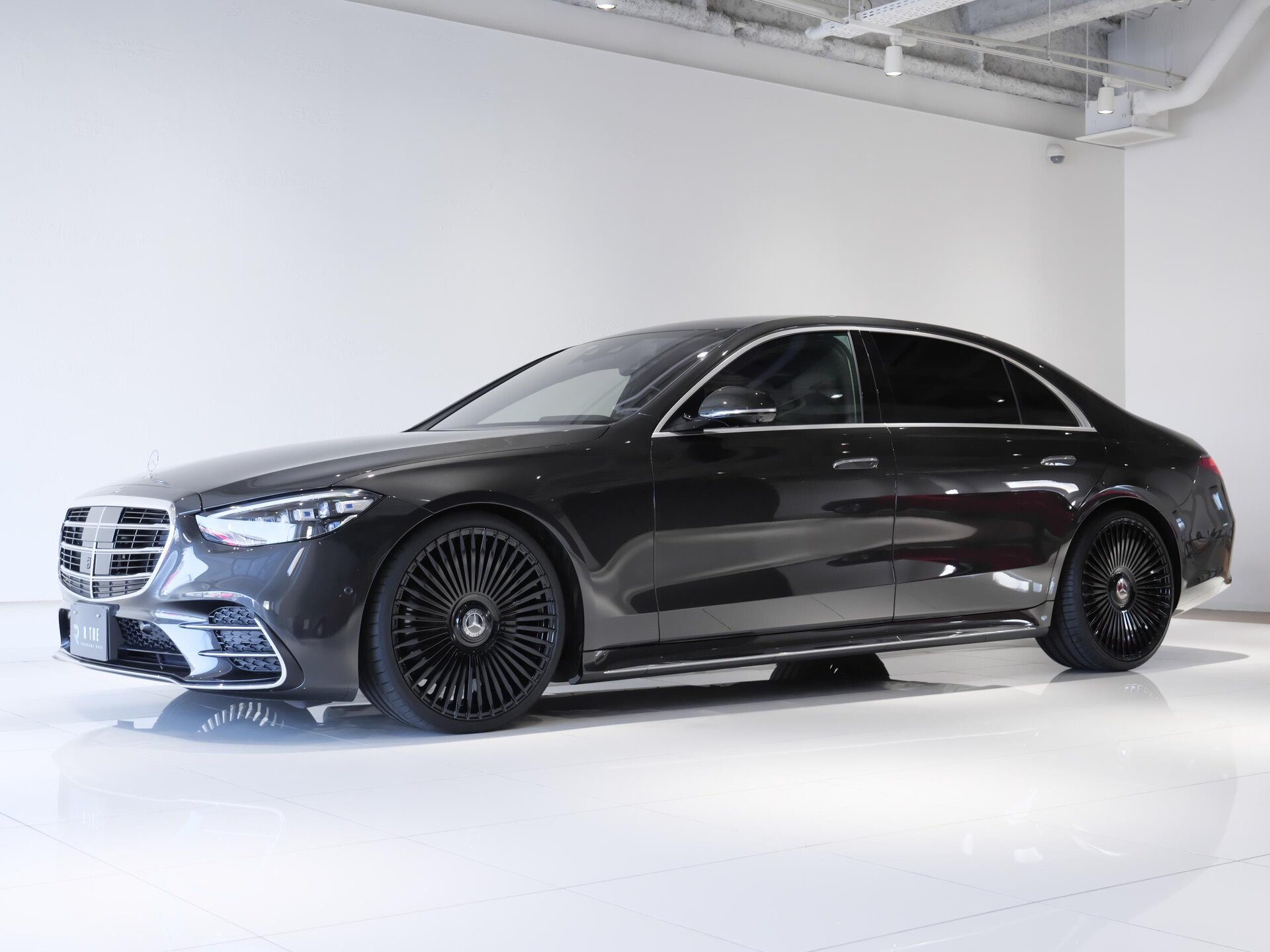 MERCEDES-BENZ S-CLASS - View 1