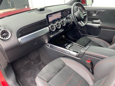 2025 Mercedes-BENZ GLB thumbnail 12
