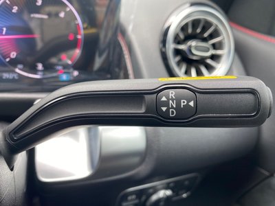 2025 Mercedes-BENZ GLB thumbnail 32