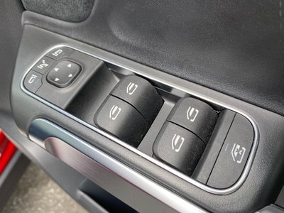 2025 Mercedes-BENZ GLB thumbnail 64