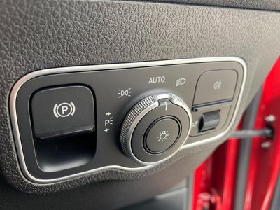 2025 Mercedes-BENZ GLB thumbnail 34
