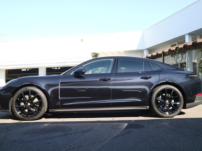 PORSCHE PANAMERA - 3