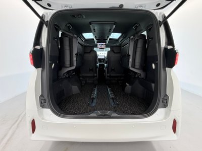 2025 Toyota ALPHARD — фото 8
