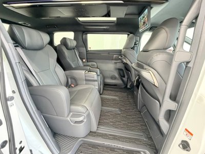 2025 Toyota ALPHARD — фото 5
