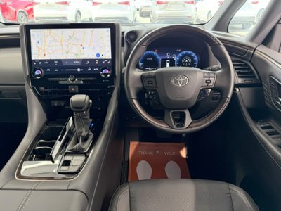 2025 Toyota ALPHARD — фото 2
