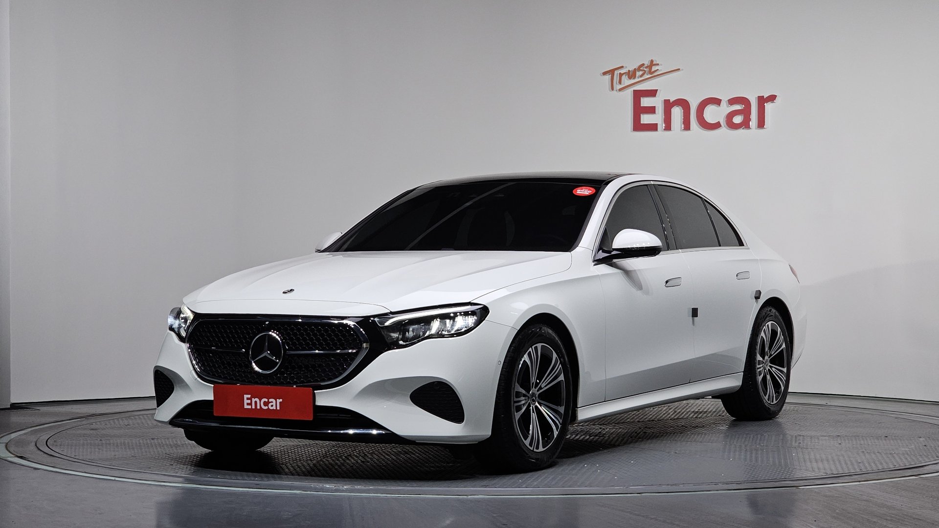 MERCEDES-BENZ E-CLASS - View 1