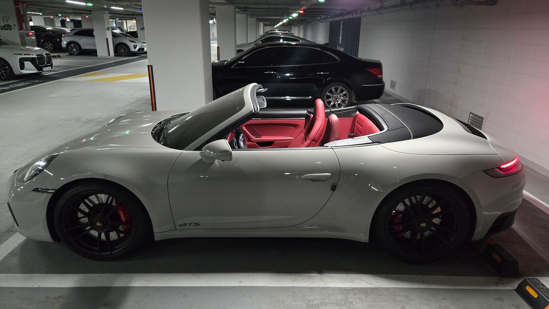 PORSCHE 911 - View 1