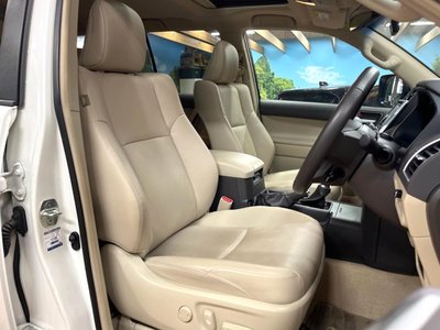TOYOTA LAND CRUISER PRADO - 8