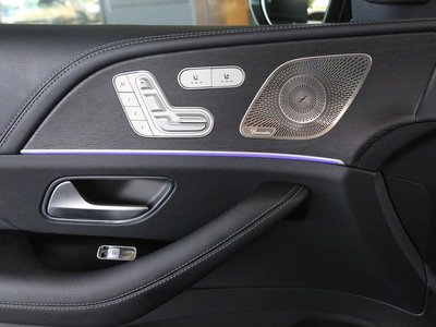 2025 Mercedes-BENZ GLS — миниатюра 37