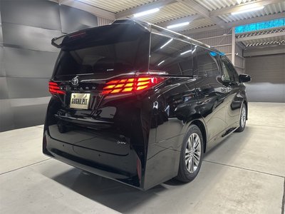 2026 Toyota ALPHARD photo 8