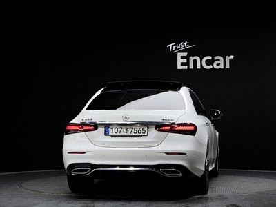 MERCEDES-BENZ E-CLASS - 4