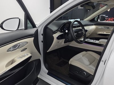 صورة 10 لـ 2022 Genesis GV70