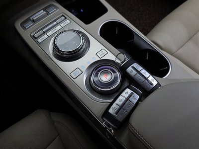 صورة 9 لـ 2022 Genesis GV70