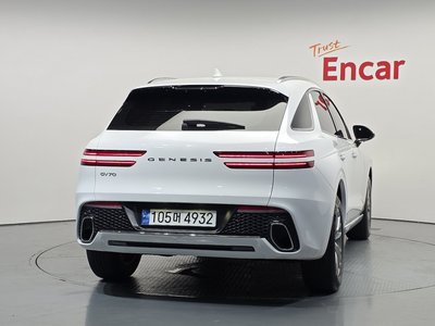 صورة 4 لـ 2022 Genesis GV70